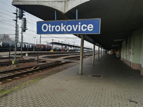 odjezdy vlak otrokovice|Spojení a jízdenka